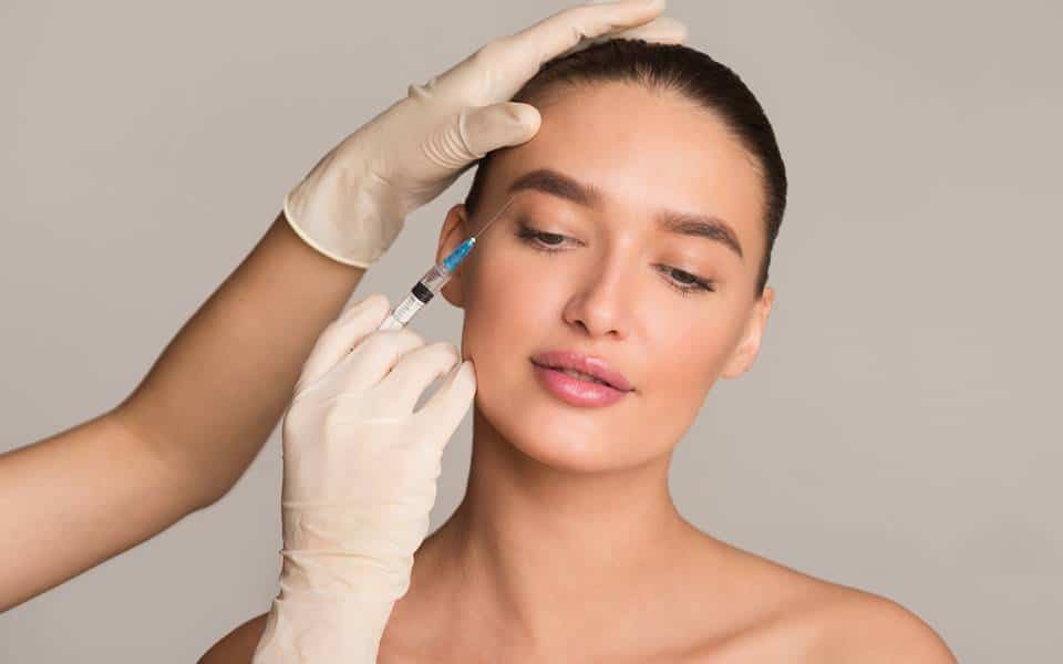 Smooth Wrinkles at the Best Aesthetic Clinics in Dubai with Dermal Fillers