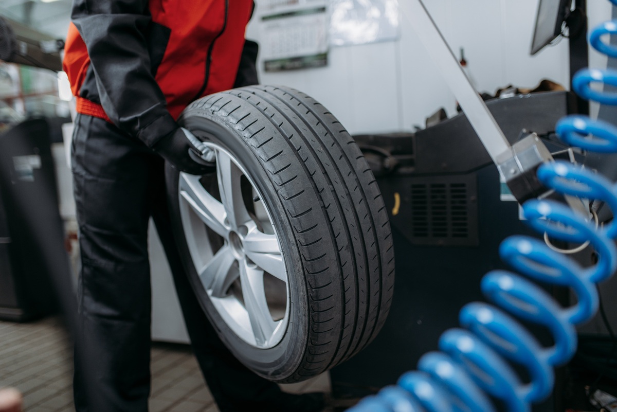 The Hidden Benefits of Using an Automotive Tire Balancer for Your Vehicle