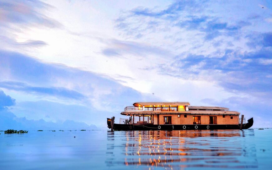 A Guide to Monsoon Season on an Alleppey Boat House: Pros, Cons, and What to Pack