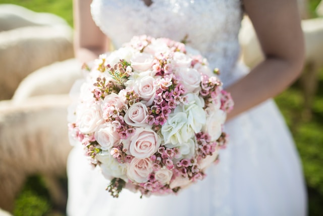 Seasonal Splendor: Choosing Wedding Flowers for Every Time of Year