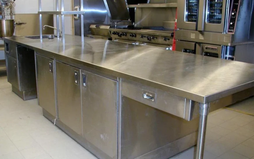 The Importance of Commercial Food Preparation Tables in Modern Kitchens