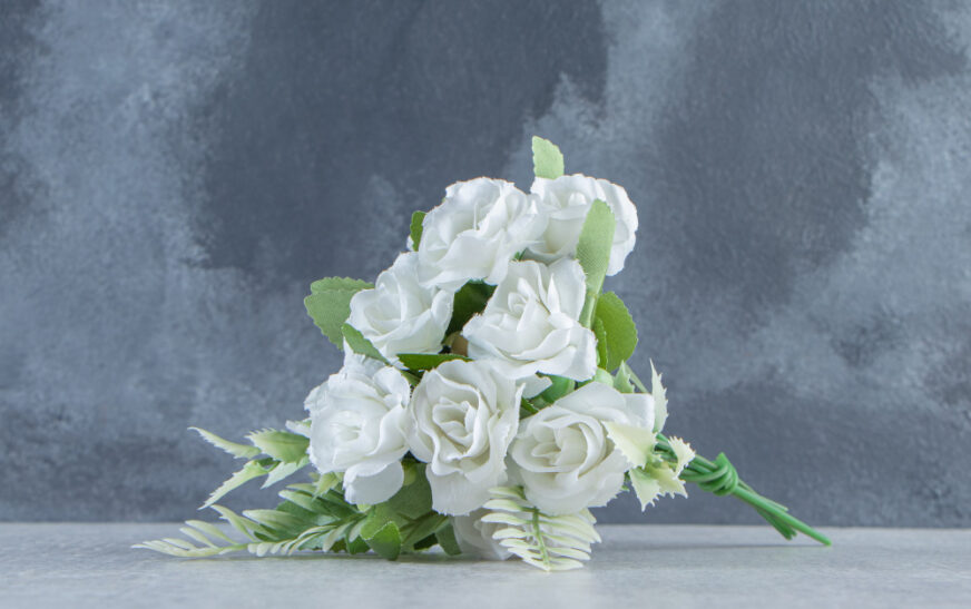 A Guide to Select Meaningful Funeral Flowers