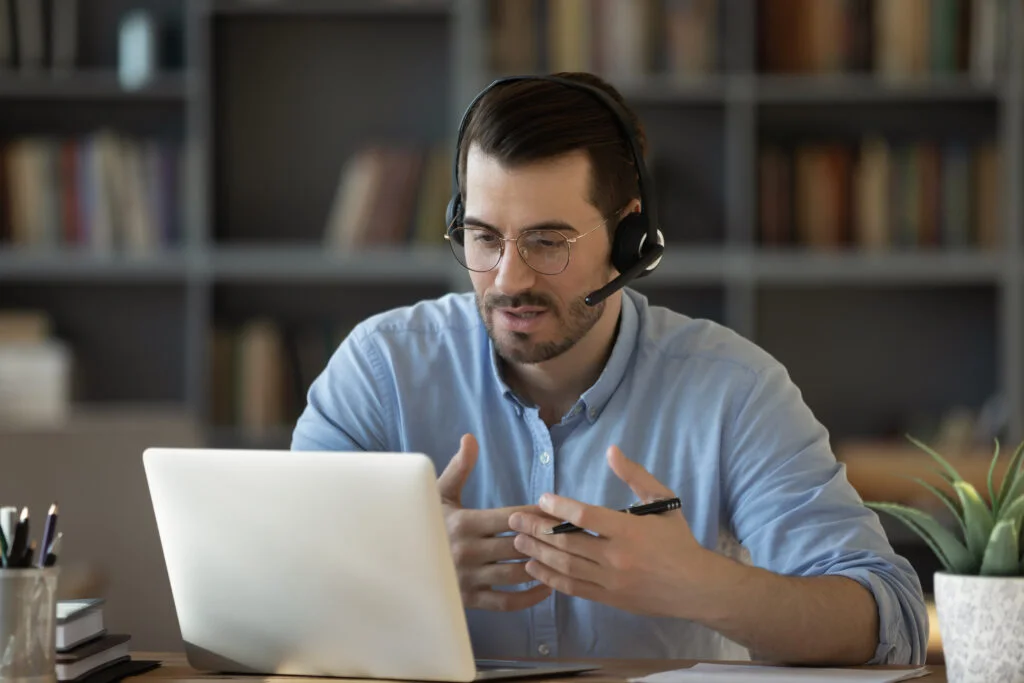 Unlocking the Benefits of Video Remote Interpreting (VRI) Services for Your Business