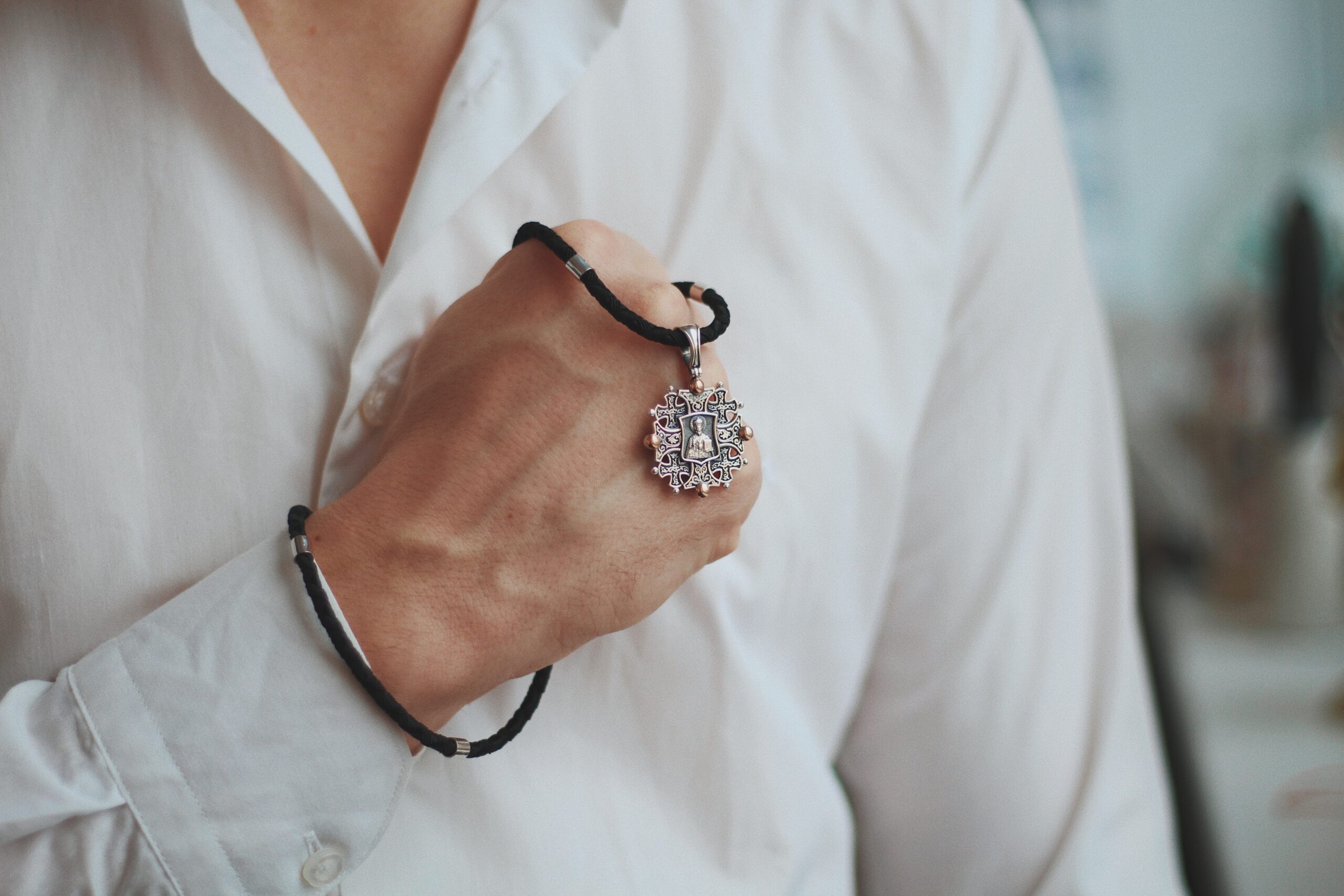 Men’s Bronzite Ring: A Symbol of Strength and Style