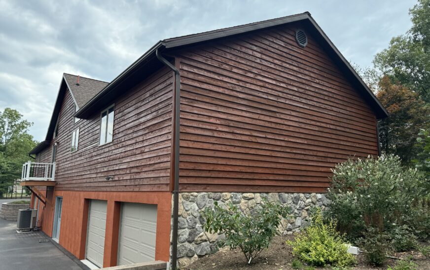 How to Choose the Right Stain for Your Log Home’s Climate