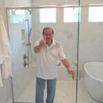 Frameless glass shower doors